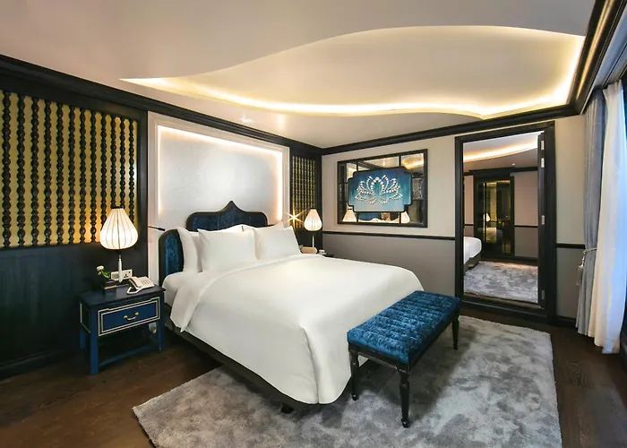 Le Journey Luxury Cruise Botel